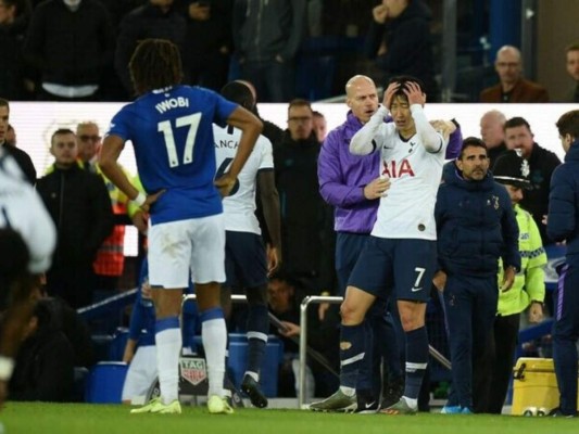 Retiran tarjeta roja a Son tras grave lesión de André Gomes&nbsp;&nbsp;