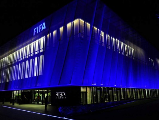 Real Madrid y Atlético castigados sin fichar durante un año