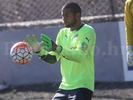 El isleño Edrick Menjívar perseveró para agarrar un cupo en el marco de Olimpia