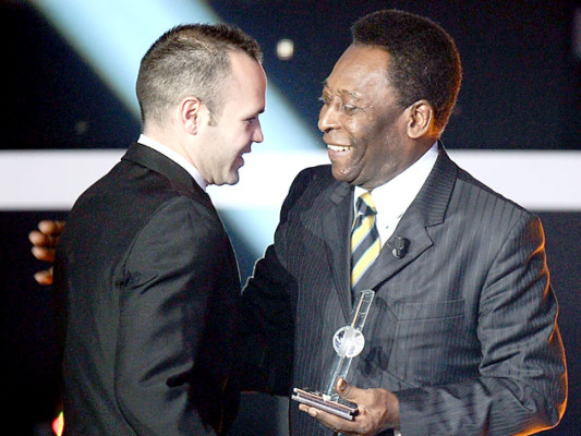 Lionel Messi gana su tercer Balón de Oro consecutivo