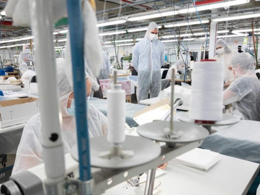 En imágenes: Españoles adaptándose a la realidad tras un mes encerrados