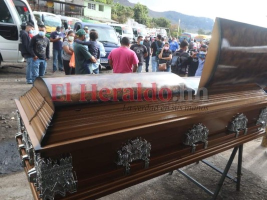 Llanto, impotencia e indignación: el último adiós a conductor asesinado en la capital