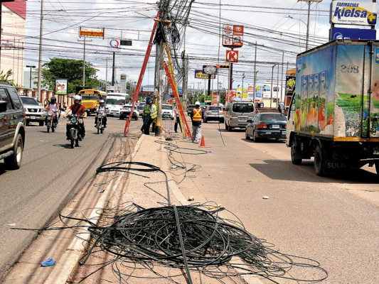 Compañías inician proceso de retirar cables