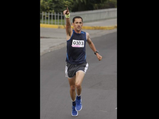 Maratón: Agentes de Tránsito corren 'a exceso de velocidad'