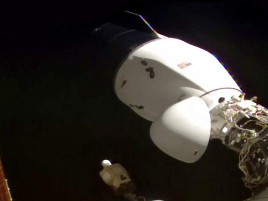 Festín navideño y regalos llegan a la Estación Espacial