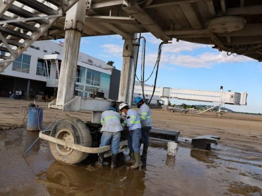 Así avanzan las labores de restauración y limpieza en el aeropuerto Villeda Morales