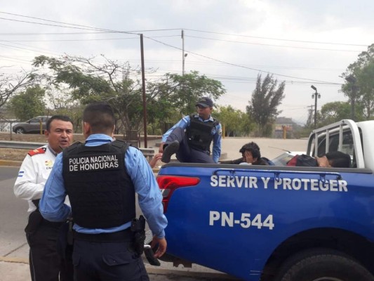 Capturan a dos universitarios con supuesta marihuana en la UNAH