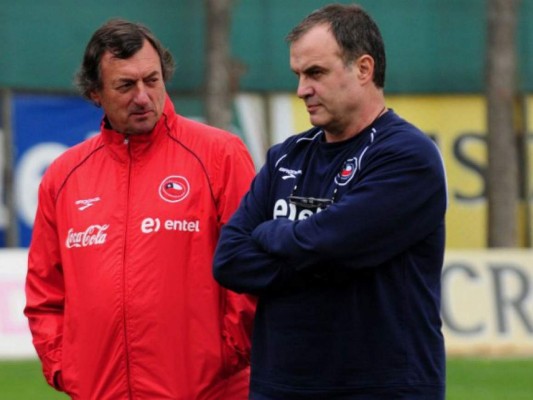 Luis Bonini trabajó durante dos décadas junto a Marcelo Bielsa, periodo en el que entrenó a la selección argentina entre 1998 y 2004 y a Chile entre 2007 y 2011. (AFP)