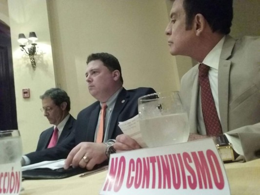 Dirigentes de Oposición discuten tema de reelección presidencial