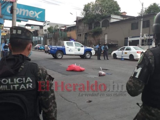 Los paquetes con restos de cerdo dispersos en la capital: ¿Broma de mal gusto o mensaje oculto? (FOTOS)