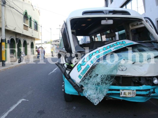 Brutal accidente de tránsito entre camioneta y rapidito en Comayagüela