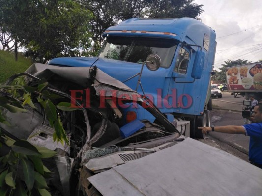 Impactantes imágenes del aparatoso accidente provocado por rastra en El Carrizal