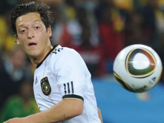 Mesut Özil y las polémicas que han salpicado su carrera