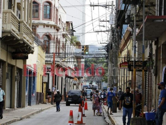 FOTOS: Niños y adultos mayores vuelven a las calles, tras aflojar medidas de circulación