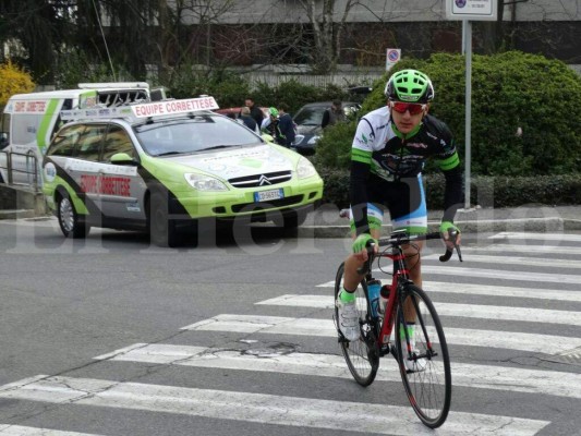 Ciclista hondureño André Acevedo comienza a vivir su sueño en Italia