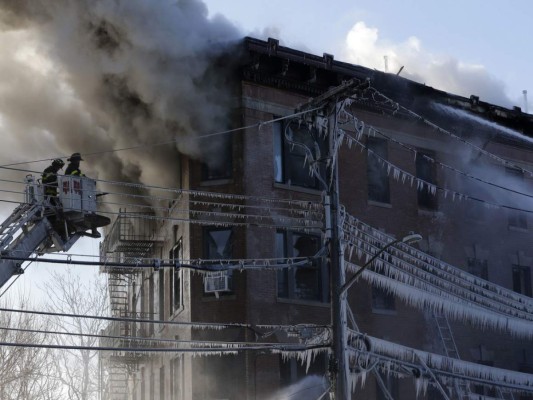 Otro incendio en Nueva York deja 16 heridos, incluidos nueve niños