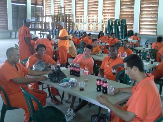 Hondureños privados de su libertad celebran Navidad