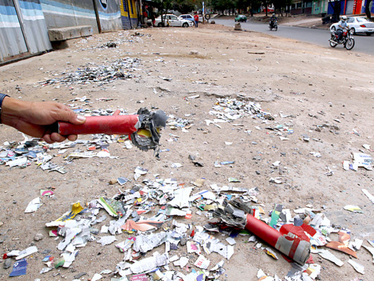 Barrenderos madrugan a recoger la basura de 2011