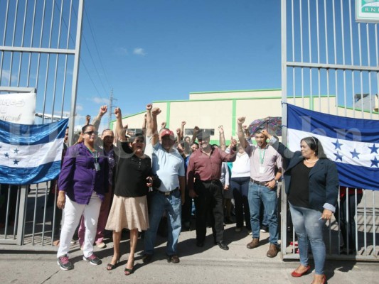 Honduras: Empleados del RNP y del Instituto de la Propiedad protestan por ajuste salarial