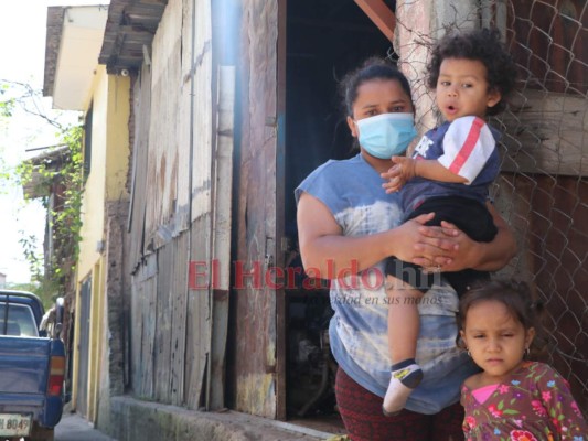 Sin hogar, sin empleo y sin ayuda: una familia que sufre la crisis de Eta y Iota (FOTOS)
