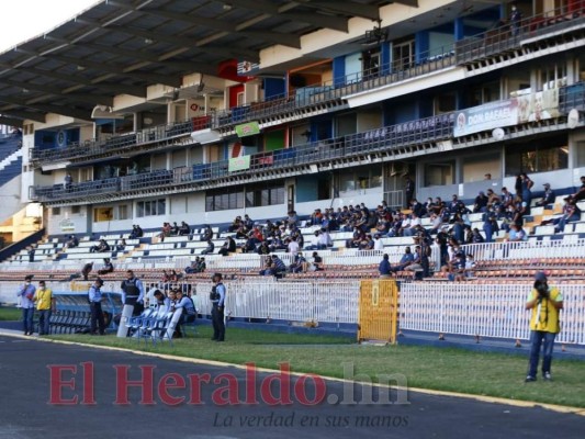 Afición azul le pone color a la final de ida entre Motagua y Comunicaciones (Fotos)