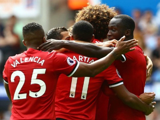 Manchester United goleó 4-0 al Swansea y se apodera del liderato en la Premier League