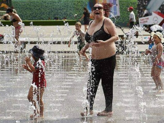 Ola de calor en España golpea a migrantes hondureños