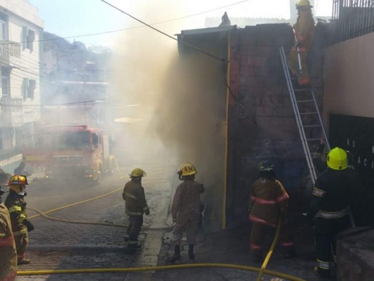 Las tristes imágenes de la vivienda que tomó fuego mientras sus dueños estaban de vacaciones por Semana Santa