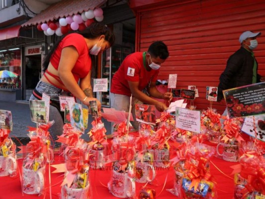 Flores, dulces y pastel: así festejan los capitalinos el Día de las Madres