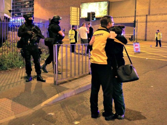 Momentos de terror tras explosiones en el Mánchester Arena en concierto de Ariana Grande