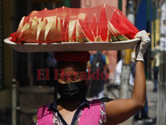 FOTOS: Sin normas de bioseguridad, capitalinos salen a abastecerse