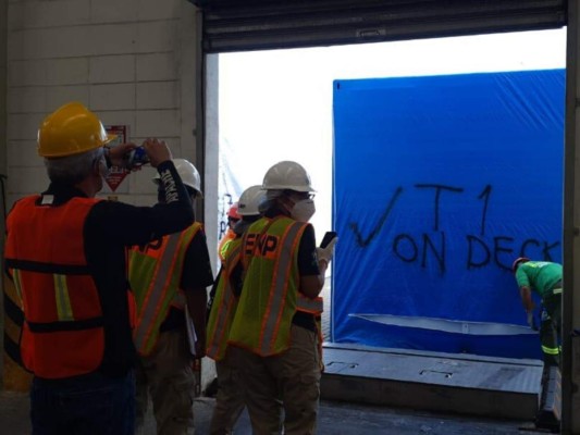 FOTOS: Así avanza la inspección de los 78 contenedores con hospitales móviles