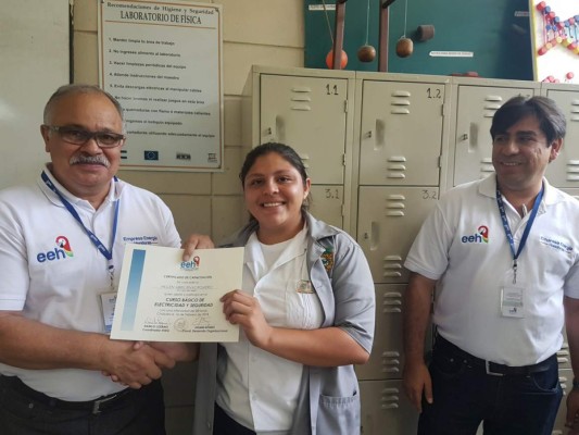 Estudiantes de la zona sur son capacitados en el uso de la electricidad