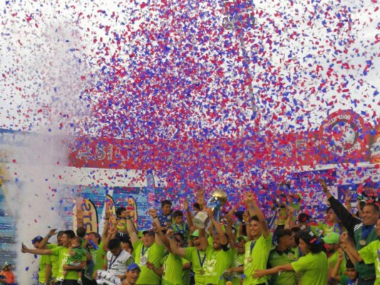 Santa Tecla campeón del fútbol salvadoreño al golear 4-0 al Alianza
