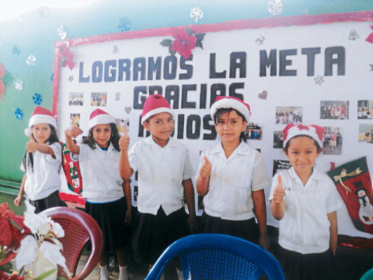 Una escuela que imparte 200 días de clases continuos