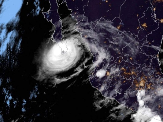 Olaf se degrada a tormenta tropical en el Pacífico mexicano