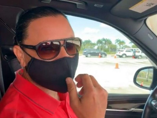 'Suavemente, puyame': Elvis Crespo al recibir vacuna contra el covid-19&nbsp;&nbsp; &nbsp;&nbsp;&nbsp;