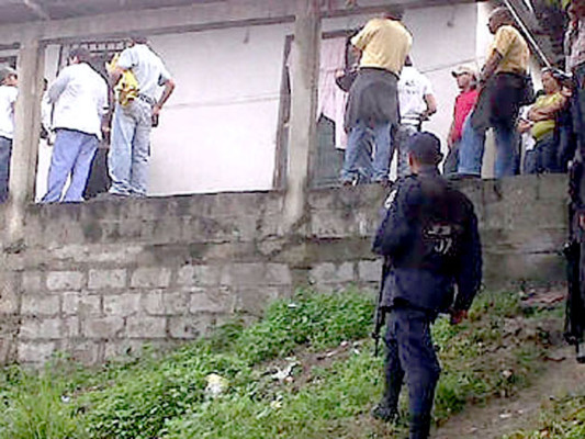 Matan a tres hombres en interior de cuartería