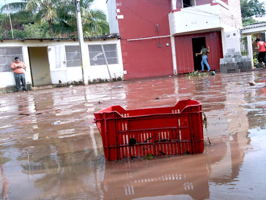 Al menos 65 casas inundadas por lluvias en la capital de Honduras