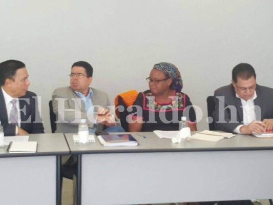 UNAH: Instalada mesa mediadora en Palacio de los Deportes