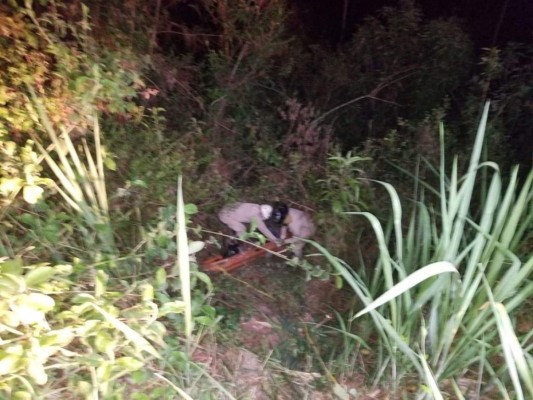 Recuperan el cadáver de un hombre en hondonada en Santa Rosa de Copán