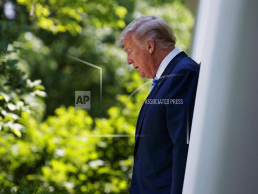 Trump honra a su fallecida madre en el Día de las Madres
