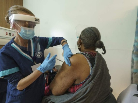 ¿Puedo tomar analgésicos al vacunarme contra el Covid-19?