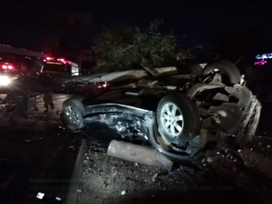 Dos heridos deja aparatoso accidente en el bulevar Kuwait