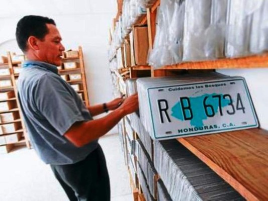 ¿Sabe cómo reclamar la placa para su vehículo?&nbsp;&nbsp;