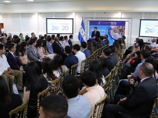 120 jóvenes estudiarán postgrados en el extranjero con becas de Honduras