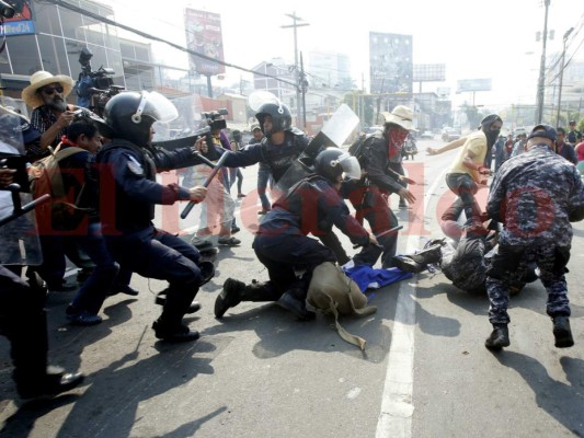 FOTOS: Así fueron los disturbios entre los copines y Policía Militar