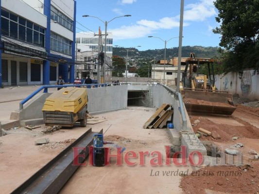 Hay proyectos que todavía se encuentran sin finalizar, como el túnel en la entrada a la colonia San Carlos. Foto: El Heraldo