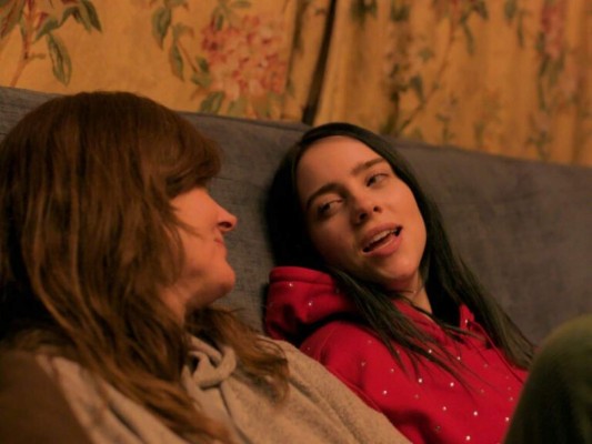 Billie Eilish estrena película que documenta su vida artística y personal