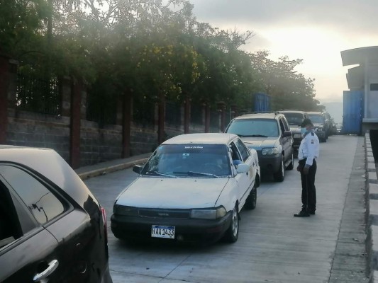 FOTOS: Así inició la jornada de vacunación de adultos mayores contra el covid en la capital